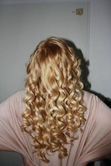 Bouncy Blonde Curls | Hairstyles How To